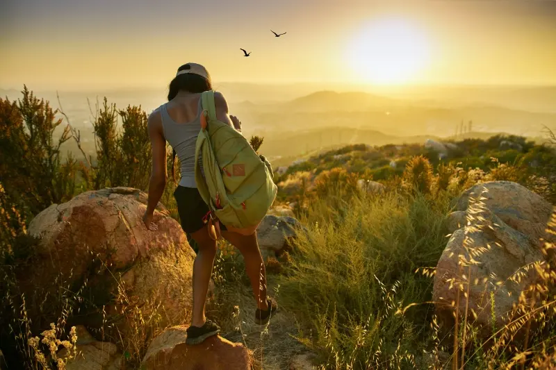 does hiking build muscle