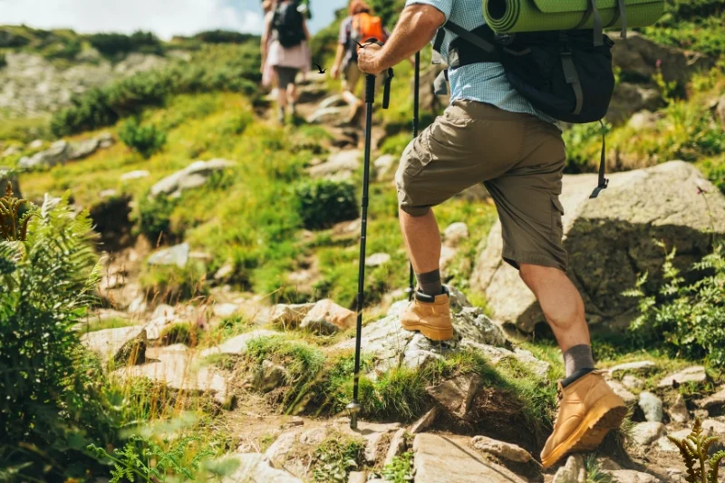 does hiking build muscle